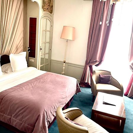 Hotel Victor Hugo Pontorson Exterior photo