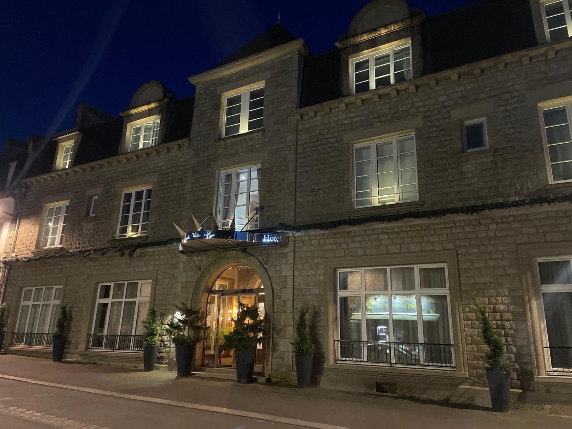 Hotel Victor Hugo Pontorson Exterior photo