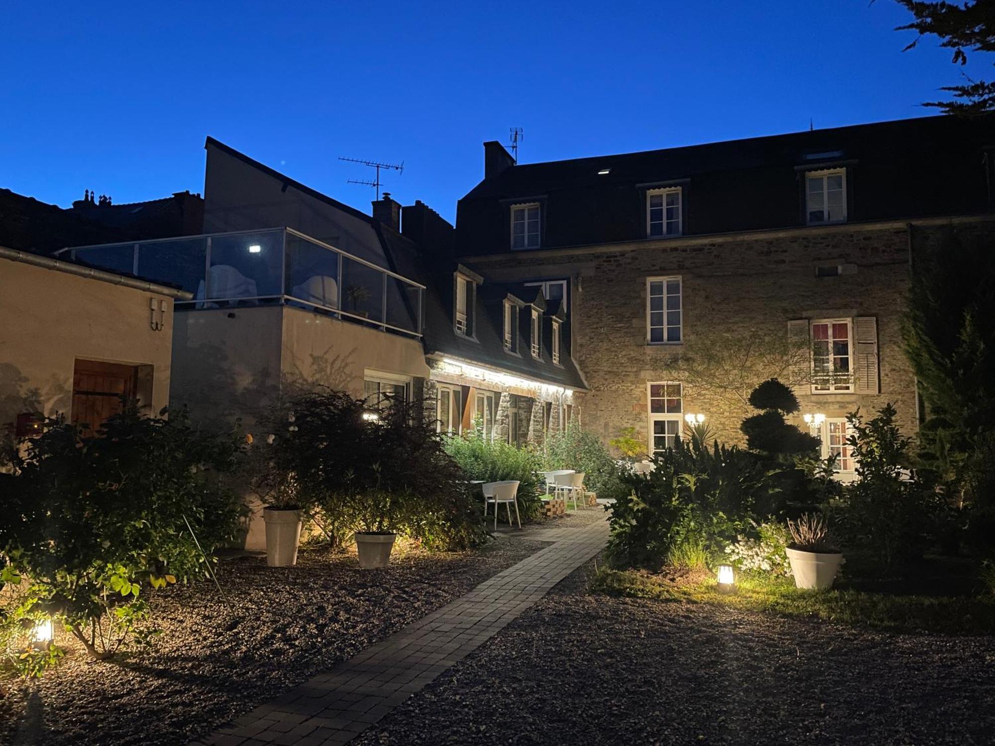 Hotel Victor Hugo Pontorson Exterior photo